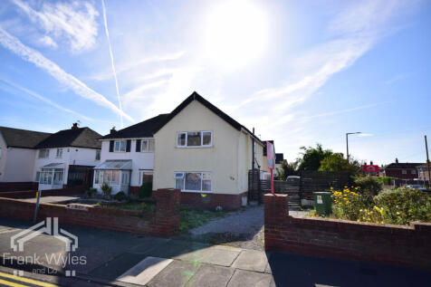 Highbury Road East, Lytham St. Annes... 3 bed semi