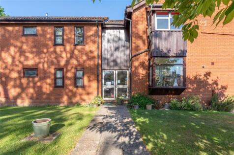 St Johns Close, Wimborne, Dorset, BH21 2 bed apartment for sale