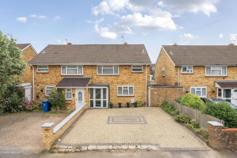 3 bedroom semi-detached house for sale