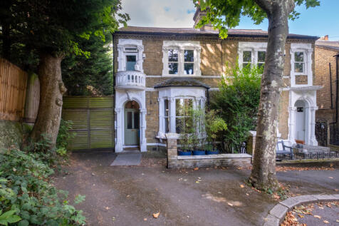 4 bedroom semi-detached house for sale