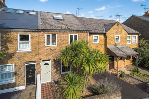 3 bedroom maisonette for sale