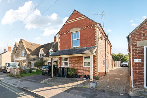 2 bedroom detached house for sale