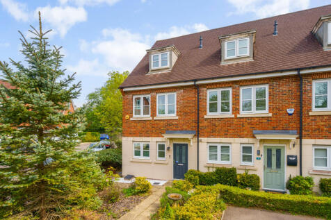 3 bedroom end of terrace house for sale