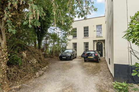 5 bedroom terraced house for sale