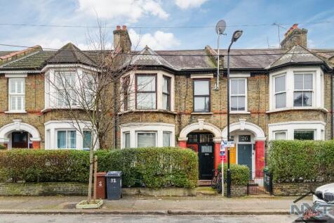 3 bedroom flat for sale
