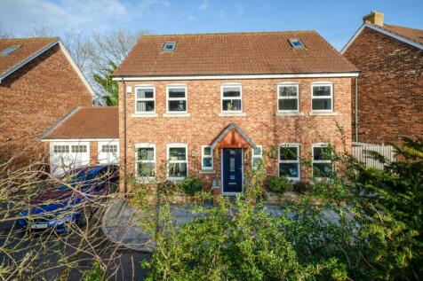 5 bedroom detached house for sale