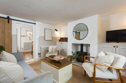 2 bedroom semi-detached house for sale
