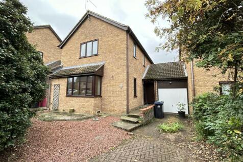 3 bedroom link detached house for sale