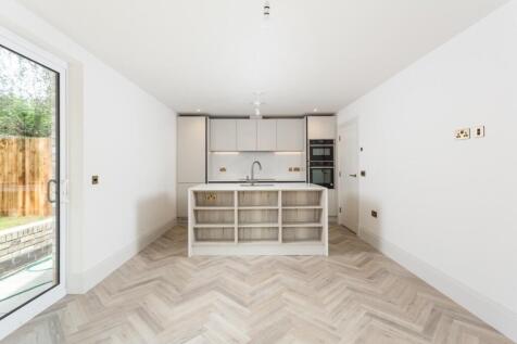 18 Homestead View, Beverley Court... 2 bed apartment for sale
