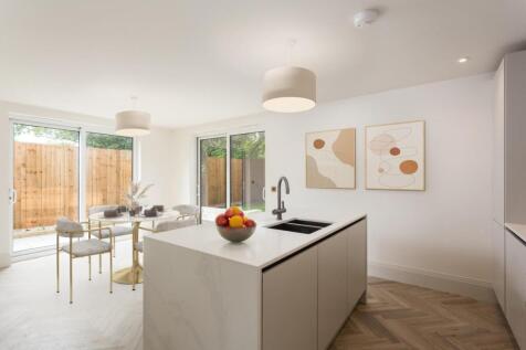 18 Homestead View, Beverley Court... 2 bed apartment for sale