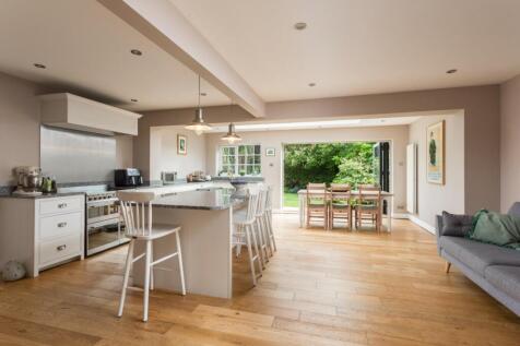 4 bedroom link detached house for sale