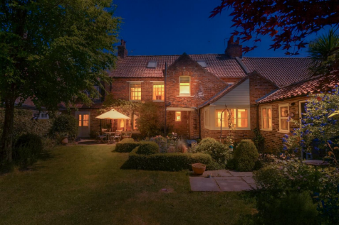 Strensall Road, Huntington, York 6 bed semi