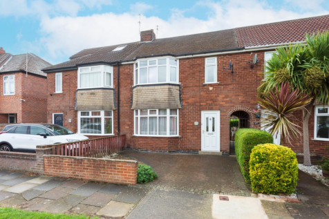 Queenswood Grove, York 3 bed terraced house for sale