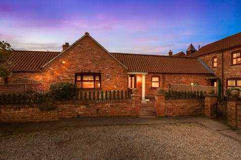 2 bedroom semi-detached bungalow for sale