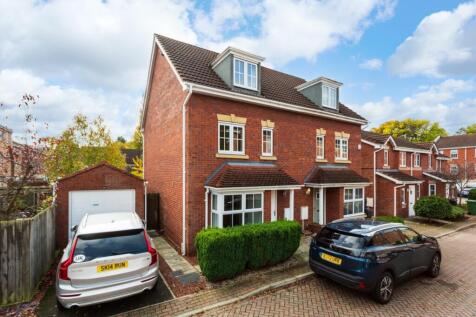 4 bedroom semi-detached house for sale