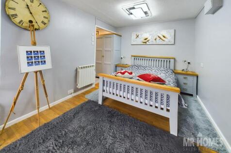 Studio flat for sale