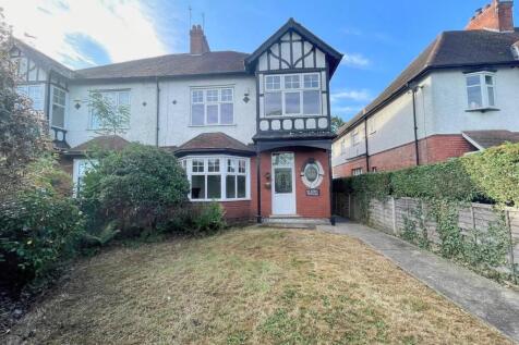 5 bedroom semi-detached house for sale