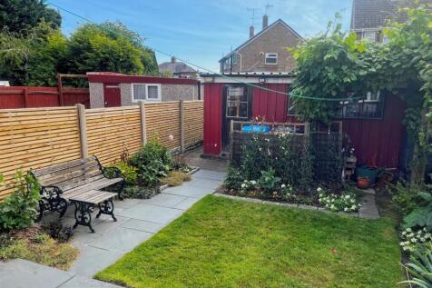 Aysgarth Avenue, Kingston Upon Hull 3 bed terraced house for sale