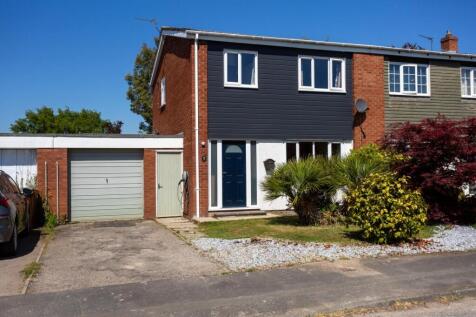 The Hawthorns, Riccall, York 3 bed semi