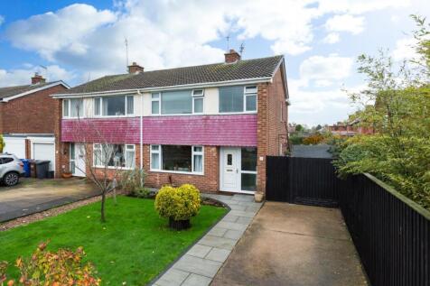 3 bedroom semi-detached house for sale