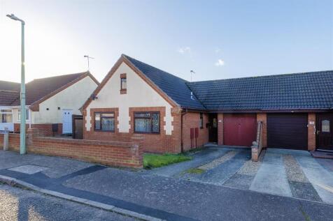 2 bedroom semi-detached bungalow for sale