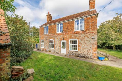 Rackhams Corner, Lowestoft NR32 3 bed detached house for sale