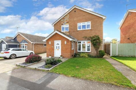 Catchpole Close, Lowestoft NR33 4 bed house for sale