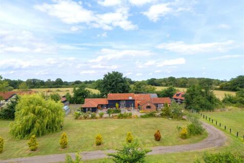 Wissett Road, Halesworth IP19 4 bed barn conversion for sale