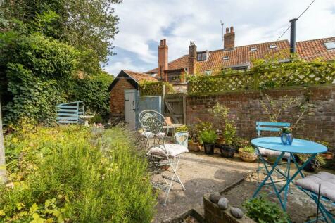 London Road, Halesworth IP19 1 bed cottage for sale