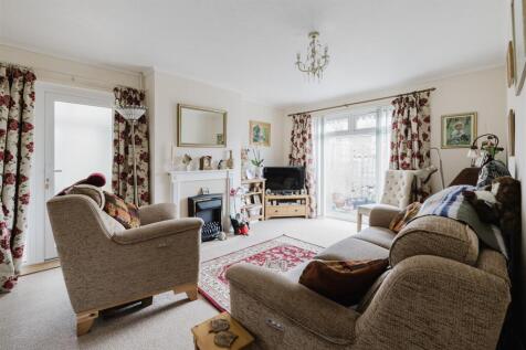 Park Road, Halesworth IP19 2 bed detached bungalow for sale