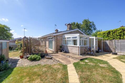 Park Road, Halesworth IP19 2 bed detached bungalow for sale