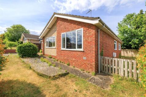 Warwick Avenue, Halesworth IP19 3 bed detached bungalow for sale