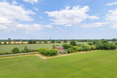 Halesworth Road, Beccles NR34 4 bed house for sale