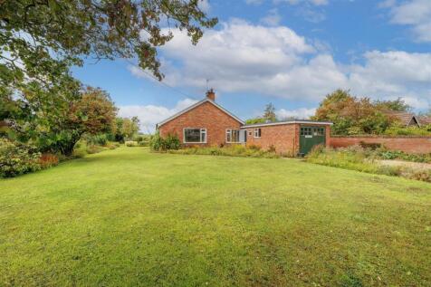 Norwich Road, Halesworth IP19 3 bed chalet for sale