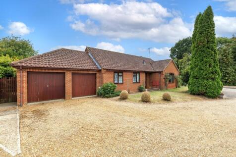 Oakwood Park, Saxmundham IP17 3 bed detached bungalow for sale