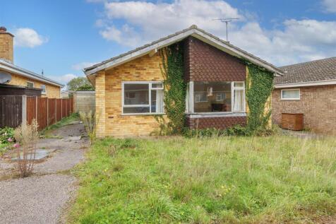 Highfield Road, Halesworth IP19 2 bed detached bungalow for sale
