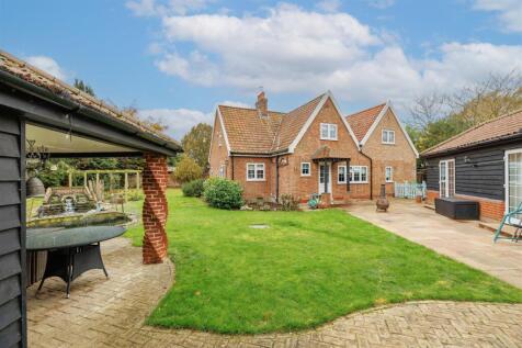 Old High Road, Saxmundham IP17 5 bed detached house for sale