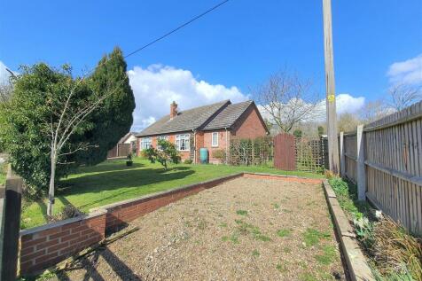 Burston Road, Diss IP21 3 bed detached bungalow for sale