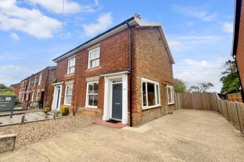 2 bedroom semi-detached house for sale