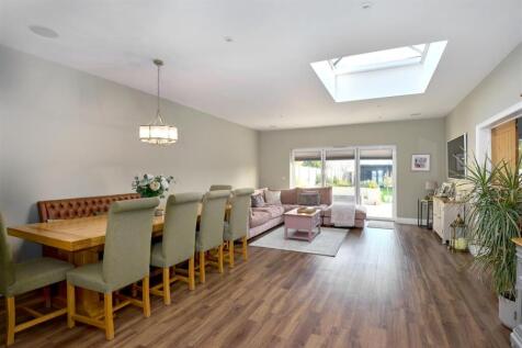 The Street, Diss IP22 4 bed end of terrace house for sale