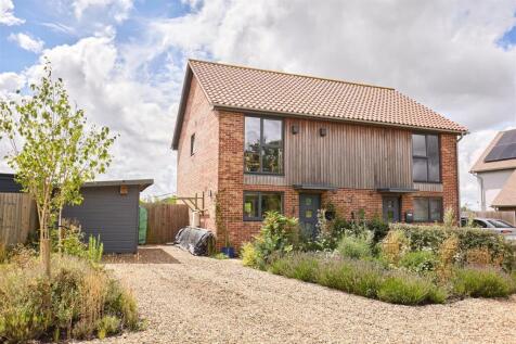 2 bedroom semi-detached house for sale