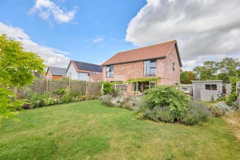 2 bedroom semi-detached house for sale