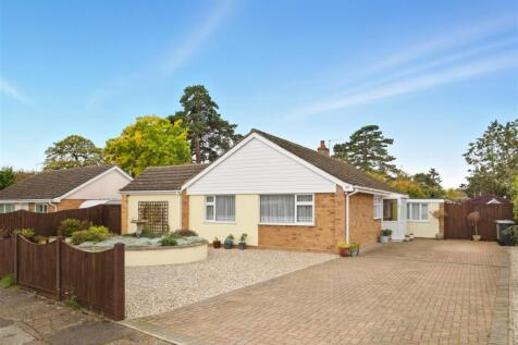 Orchard Grove, Diss IP22 4 bed detached bungalow for sale