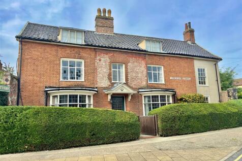 6 bedroom detached house for sale