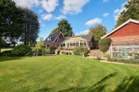 The Street, Harleston IP20 4 bed chalet for sale