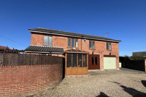Station Road, Harleston IP20 3 bed detached house for sale