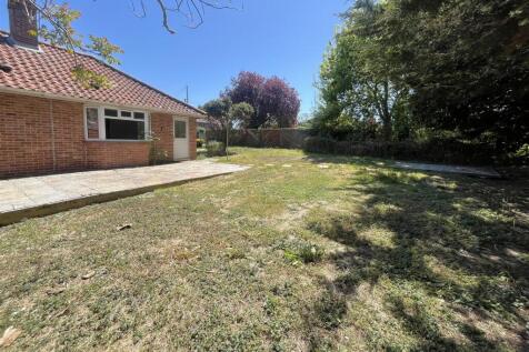 2 bedroom semi-detached bungalow for sale