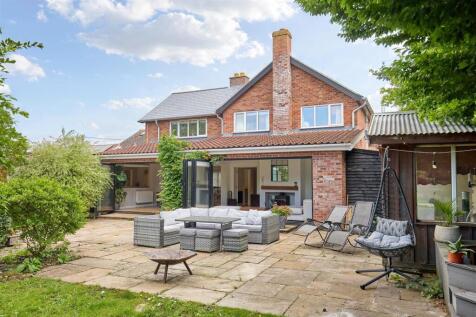 The Street, Diss IP21 5 bed detached house for sale