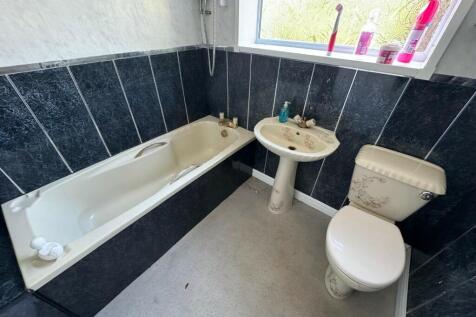 4 bedroom bungalow for sale