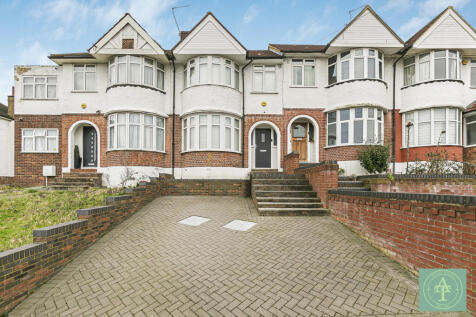 Hampden Way, London, N14 3 bed terraced house for sale